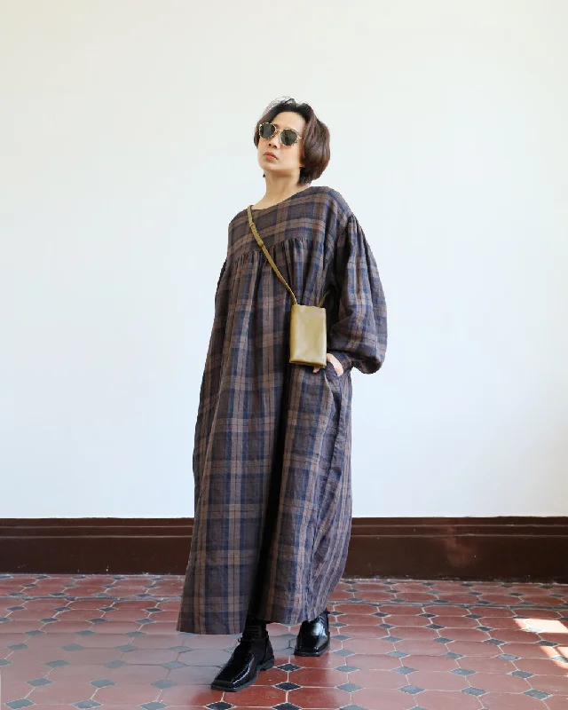 Everyday Dress with Spaghetti Straps for a Delicate Look​ Checked Pattern Dress