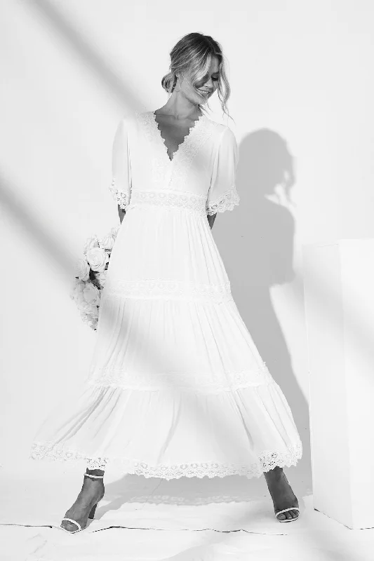 Everyday Dress with Geometric Patterns for a Contemporary Look Mona Maxi Dress In White Everyday Dress with Geometric Patterns for a Contemporary Look Mona Maxi Dress In White