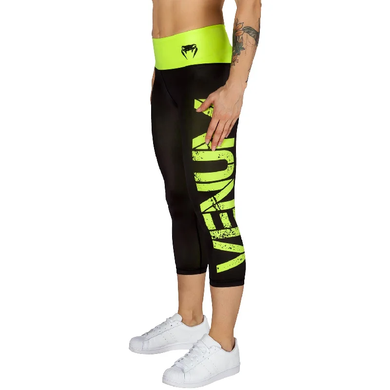 Women's Tight Trousers with Drawstring Waist in Khaki for a Relaxed and Adjustable FitCorsaire Femme Venum Power Women's Tight Trousers with Drawstring Waist in Khaki for a Relaxed and Adjustable FitCorsaire Femme Venum Power
