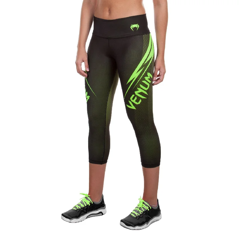High - Waisted Women's Leather Tight Trousers in Black for a Rock - Chic LookCorsaire Femme Venum Razor High - Waisted Women's Leather Tight Trousers in Black for a Rock - Chic LookCorsaire Femme Venum Razor