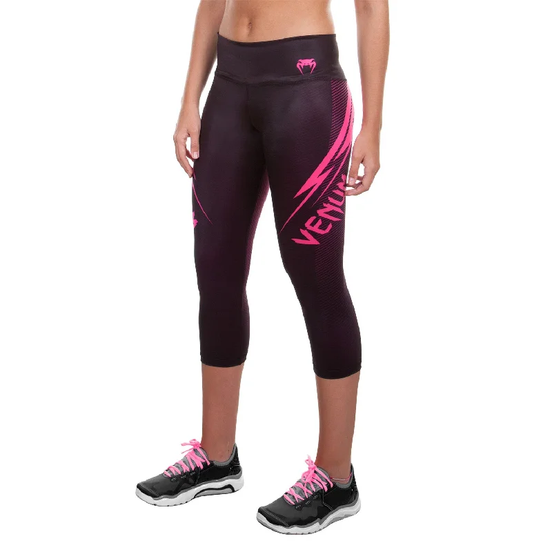 Women's Velvet Tight Trousers in Burgundy for a Luxurious and Elegant AppearanceCorsaire Femme Venum Razor Women's Velvet Tight Trousers in Burgundy for a Luxurious and Elegant AppearanceCorsaire Femme Venum Razor