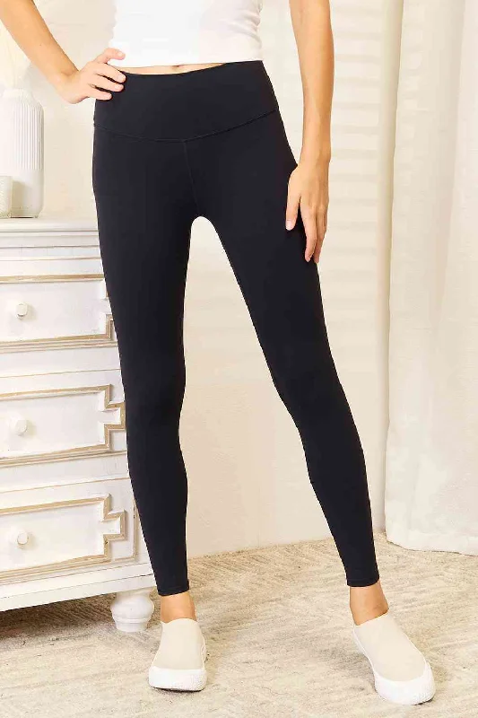 Women's High - Waisted Tight Trousers with Side Slits in Beige for a Trendy LookWide Yoga Band Waistband Sports Leggings - 2 colors Women's High - Waisted Tight Trousers with Side Slits in Beige for a Trendy LookWide Yoga Band Waistband Sports Leggings - 2 colors