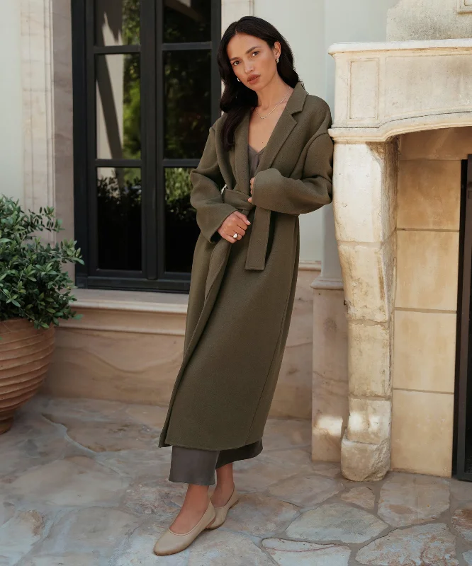 Women's overalls for a picnic in the parkCashmere Overcoat