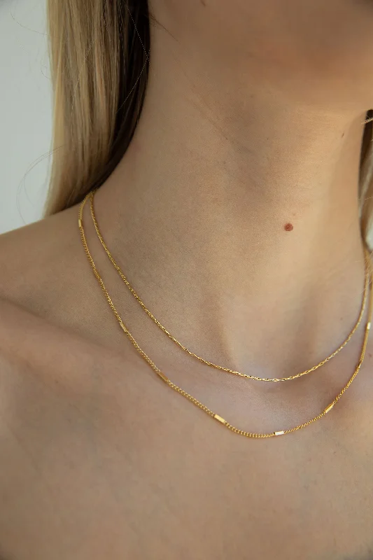 LAYERED DAINTY CHAINS