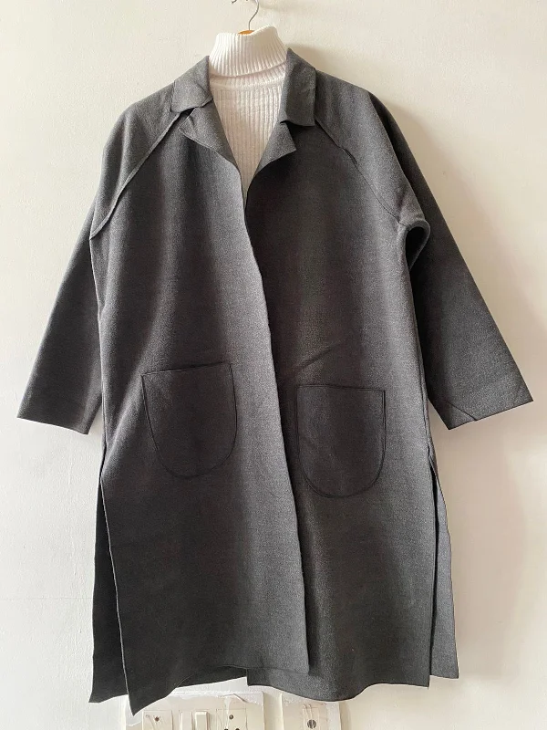 White women's overalls for a fresh and clean appearanceOvercoat