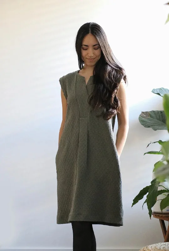 Ball Gown Women Dress with a Full Skirt for a Princess - like LookIn the Folds Sawtell Dress Ball Gown Women Dress with a Full Skirt for a Princess - like LookIn the Folds Sawtell Dress