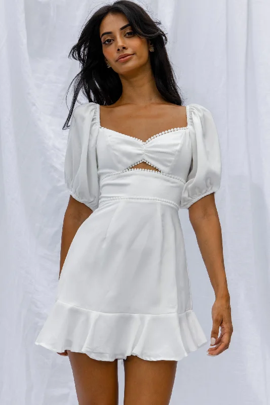 Long - Sleeve Women Dress in Velvet for a Luxurious Winter LookCatch Feelings Sweetheart Neckline Puff Sleeve Dot Trim Dress White Long - Sleeve Women Dress in Velvet for a Luxurious Winter LookCatch Feelings Sweetheart Neckline Puff Sleeve Dot Trim Dress White
