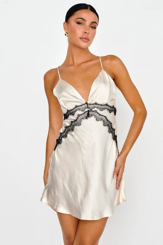 Maxi Women Dress with Floral Print for a Bohemian VibeTheriz Lace Trim Cami Mini Dress Champagne