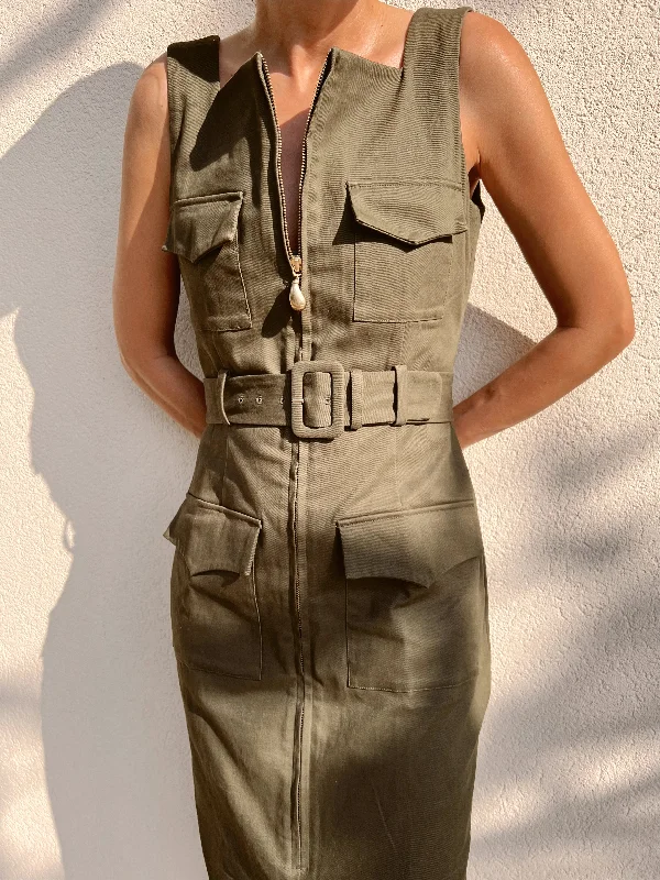 Pleated Women Dress with a Timeless and Elegant Texture Pleated Women Dress with a Timeless and Elegant Texture ALEXA TWILL DRESS Pleated Women Dress with a Timeless and Elegant Texture Pleated Women Dress with a Timeless and Elegant Texture ALEXA TWILL DRESS