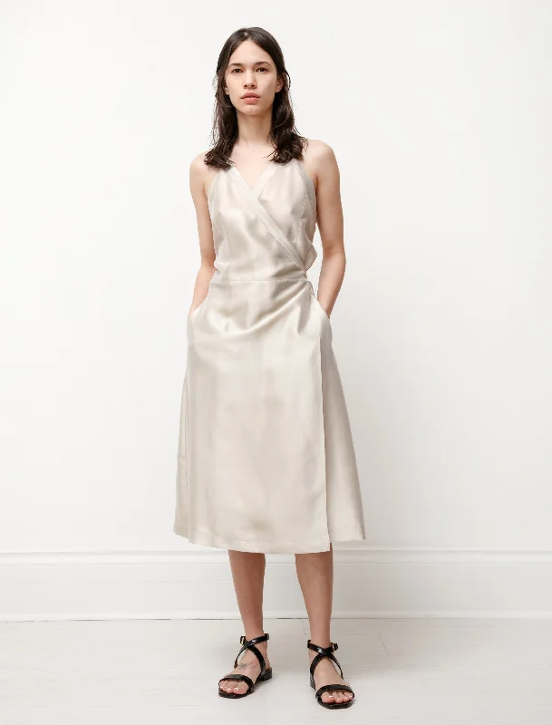 Halter Neck Women Dress to Show Off the Shoulders and Neckline Halter Neck Women Dress to Show Off the Shoulders and Neckline Apron Dress Champagne Halter Neck Women Dress to Show Off the Shoulders and Neckline Halter Neck Women Dress to Show Off the Shoulders and Neckline Apron Dress Champagne