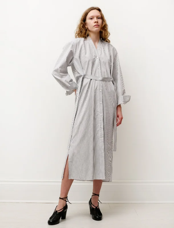 Shift Women Dress with a Simple and Classic Design for Everyday Wear Shift Women Dress with a Simple and Classic Design for Everyday Wear Tilted Shirtdress Striped White/Black Shift Women Dress with a Simple and Classic Design for Everyday Wear Shift Women Dress with a Simple and Classic Design for Everyday Wear Tilted Shirtdress Striped White/Black