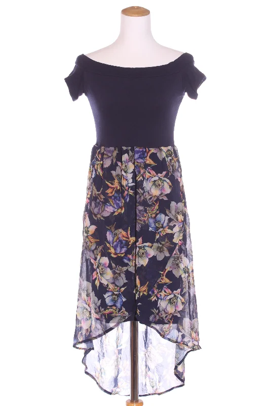 Shift Women Dress with a Simple and Classic Design for Everyday Wear Shift Women Dress with a Simple and Classic Design for Everyday Wear SARSEE (NZ) Off the shoulder floral dress! 12 Shift Women Dress with a Simple and Classic Design for Everyday Wear Shift Women Dress with a Simple and Classic Design for Everyday Wear SARSEE (NZ) Off the shoulder floral dress! 12