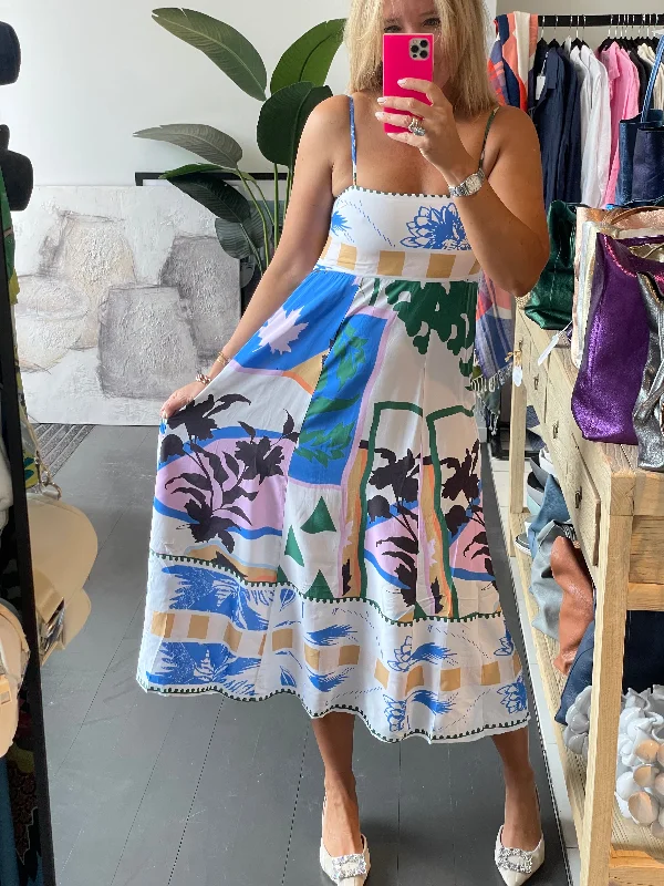 Halter Neck Women Dress to Show Off the Shoulders and Neckline Halter Neck Women Dress to Show Off the Shoulders and Neckline Sustainable St Tropez Midi Dress