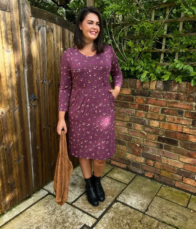 Strapless Women Dress with a Built - in Bra for Comfort and Support Strapless Women Dress with a Built - in Bra for Comfort and Support Tallie Plum Print Midi Dress Strapless Women Dress with a Built - in Bra for Comfort and Support Strapless Women Dress with a Built - in Bra for Comfort and Support Tallie Plum Print Midi Dress