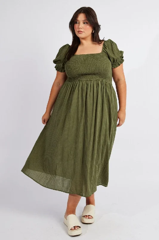 Maxi - inspired midi dresses with flowing fabrics for a beachy vibeGreen Midi Dress Short Sleeve Shirred