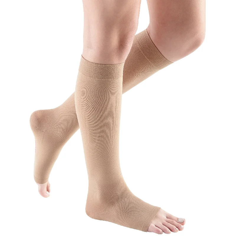 Christmas - colored stockings for the holiday seasonMediven Comfort 20-30 mmHg Calf High, Open Toe, Extra Wide Christmas - colored stockings for the holiday seasonMediven Comfort 20-30 mmHg Calf High, Open Toe, Extra Wide