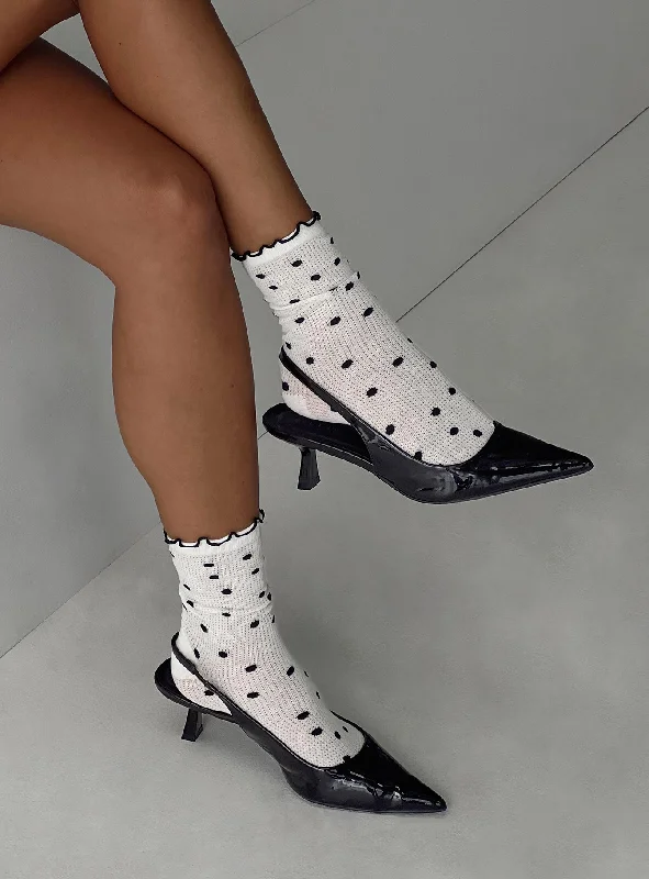 women tights with a gradient color for a trendy effectYang Polka Dot Socks White