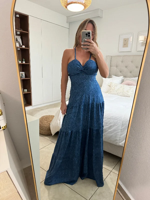 Maxi dresses with balloon sleeves for a vintage - inspired styleBlue Denim Maxi Dress Maxi dresses with balloon sleeves for a vintage - inspired styleBlue Denim Maxi Dress