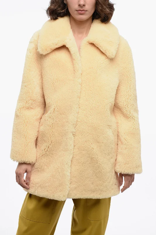 Shearling - lined women's leather coats for ultimate warmth and luxuryAmi Alexandre Mattiussi Fur Coat With Hook Closure M Standard Size Shearling - lined women's leather coats for ultimate warmth and luxuryAmi Alexandre Mattiussi Fur Coat With Hook Closure M Standard Size
