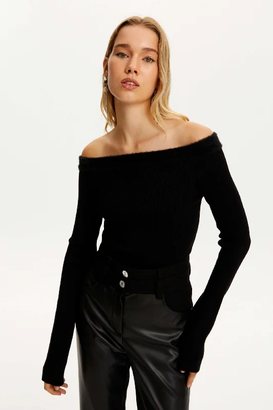 Long women's mac coats in a lightweight fabric for spring showersBoat Neck Knitwear Sweater Long women's mac coats in a lightweight fabric for spring showersBoat Neck Knitwear Sweater