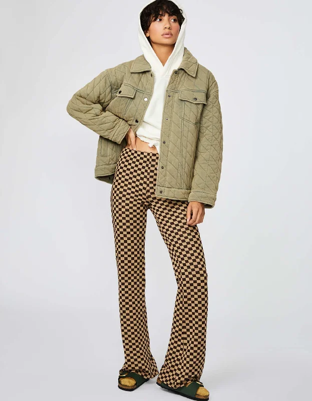 Oversized women's wool coats in a monochromatic look for a trendy outfitTRUCKER SHACKET Oversized women's wool coats in a monochromatic look for a trendy outfitTRUCKER SHACKET
