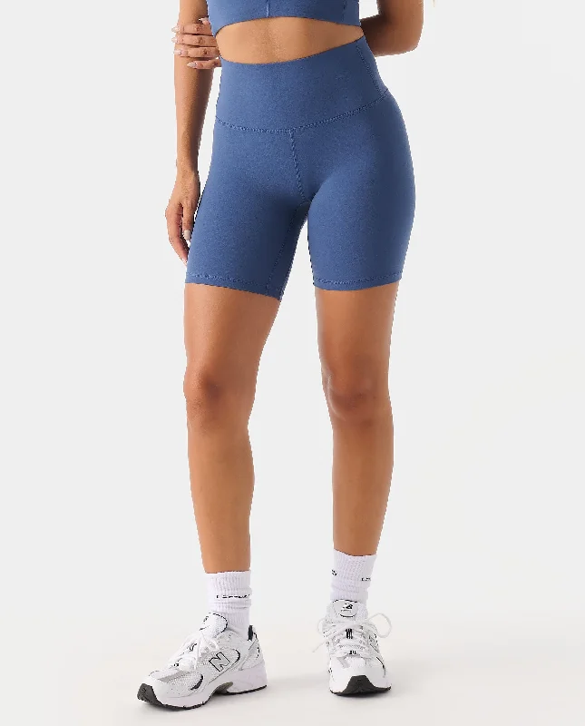 Cargo Women Shorts with Multiple Pockets for FunctionalityLiv Short Dusk
